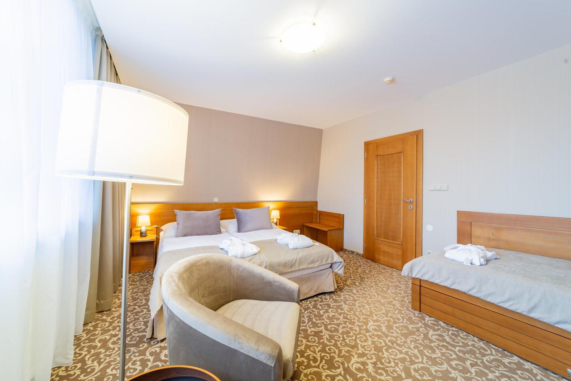 Hotel Kontakt Wellness 4*
